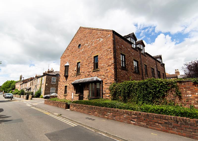 External view of 90 Lowther Street